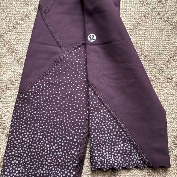 lululemon Tight Stuff Deep Zinfandel reflective scalloped hem leggings NWOT 4 - Picture 10 of 10